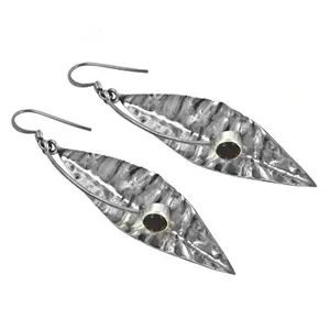 Boucles d'oreilles pendantes en argent 925 pour femmes, design de feuille à la mode avec pierre précieuse grenat - Product Image 1