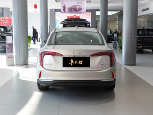 Hongqi E-QM5 2023 620km PLUS Berline électrique longue portée |   Véhicule électrique haute performance avec fonctionnalités intelligentes, batterie de 90 à 110 kWh, moteur de 200 à 250 kW - Product Image 2