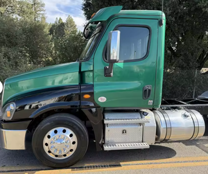 GRANDE VENTE 2020 - Camion d'occasion Freightliner Cascadia 125 à double essieu, boîte manuelle 10 vitesses, PRÊT À ÊTRE EXPÉDIÉ - Product Image 3