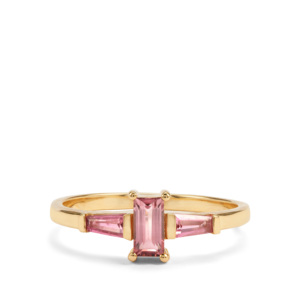 Anillo Delicado con Rubelita de 0.62ct en Oro Amarillo de 9K con Baño de Rodio y Engaste Geométrico - Product Image 2