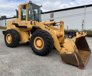 Chargeur sur pneus Case 621B 1999-Chargeur de taille moyenne éprouvé et durable - Product Image 1