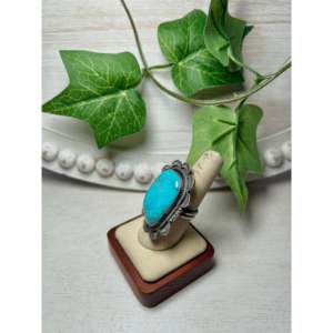 Anillo Ajustable de Plata de Ley con Turquesa Navajo Kingman, Baño de Rodio y Oro Rosa, Diseño de Bisel Moderno, Regalo Oficialmente Licenciado - Product Image 3