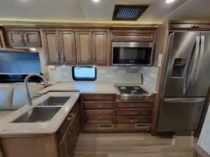 NEATLY USED  2020 N-E-W-M-A-R RV K-O-U-N-T-R-Y STAR 3717  DISPONIBLE À LA VENTE - Product Image 6