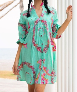 Robe mini décontractée ample à imprimé floral bohème, brodée en organza, silhouette trapèze, avec superposition transparente, col en V et manches trois quarts - Product Image 2
