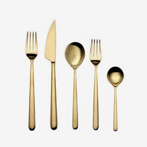 Juego de cubiertos dorados de lujo de nuevo diseño con mango largo chapado en oro Juego de cubiertos modernos de aspecto real para hotel en casa - Product Image 1
