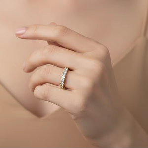 Anillo de Oro de 14K y Diamantes con un Solo Punto de Fijación |   Diamante de Corte Brillante de 0.25 Quilates - Product Image 5