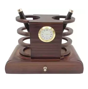 Natuurlijke Houten Pennenhouder En Horloge Wekker Met Opladen Op Zoek Naar Schattig Luxe Design Productstuk