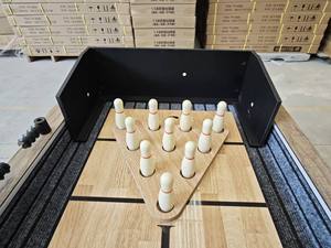 Table de shuffleboard en bois TUOPU de 9 pieds avec éclairage LED, élégante, confortable, table de sport d'intérieur, durable et écologique, TS-0908 - Product Image 6