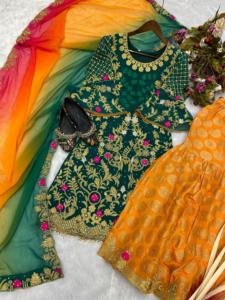 รายการเย็บปักถักร้อย Georgette หนักของนักออกแบบล่าสุดและชุด Plazzo ทํางานเพชรโดย Fab Zone - Product Image 5