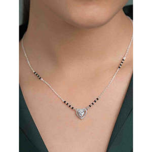 Compre un collar Mangalsutra de plata pura con perlas de diamante en forma de corazón y cuentas chapadas en oro, un regalo religioso y étnico para la esposa. - Product Image 5