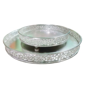 Plateau décoratif en métal argenté au design moderne fabriqué à la main du fournisseur indien pour servir à bas prix pour le style artistique des vacances de Noël - Product Image 4