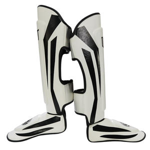 Protège-tibias de Muay Thai en cuir pour la protection professionnelle, légers et ajustables avec fermeture auto-agrippante pour le Kickboxing, le MMA et la Boxe - Vente en gros - Product Image 2