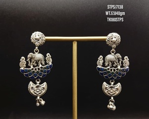 Boucles d'oreilles en forme d'éléphant en argent oxydé, nouveau bijou Unique, goutte en émail, Design, printemps 2023 - Product Image 1