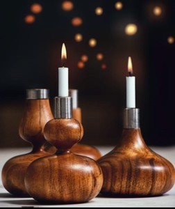 Ensemble de 3 bougeoirs et bougeoirs en bois de teck brun faits à la main, accents décoratifs de table élégants pour hôtel et maison - Product Image 6