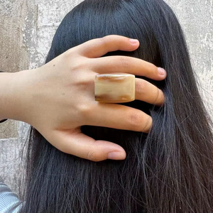 Bague en corne de buffle avec finition polie lisse, design naturel et durable, parfaite pour un style unique par saniya handicraft - Product Image 3