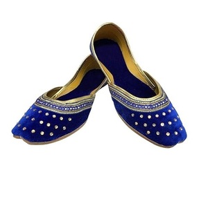 Pierres traditionnelles faites à la main pour femmes Khussa longue taille décontracté mariage Juti Punjabi Jutti femmes Khussa à vendre - Product Image 1