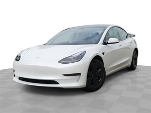 Tesla Model 3 berline électrique 2024, propulsion arrière, 5 places, phares LED, toit ouvrant panoramique, transmission automatique, intérieur en cuir - Product Image 3