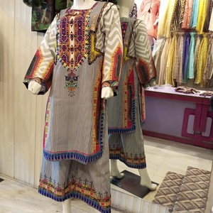 El diseñador paquistaní más vendido bordado Kurtis / Ladies bordado Kurtis/Kurtis para mujeres en la India y Pakistán - Product Image 3