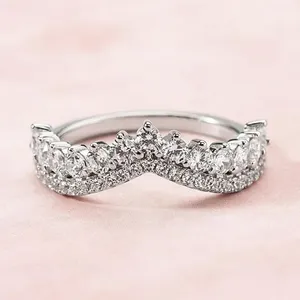 Ensemble de bagues de mariage en diamant CVD taille ronde incurvée, bague de fiançailles unique - Product Image 1