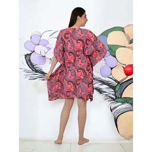 Caftán de Seda Rosa con Estampado Paisley para Mujer # 1625 Elegante Traje de Baño con Capa Protectora - Product Image 2