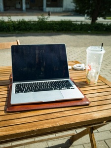 Maletín y Bolsa para Portátil de Cuero Genuino SAFFA de Alta Calidad con Cierre de Botones - Product Image 4