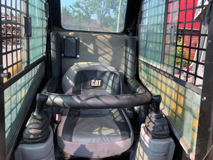 รถตักล้อยางขนาดเล็ก CAT 246D มือสอง พร้อมเกียร์ มอเตอร์ ปั๊ม และเครื่องยนต์ - ใช้งานมาแล้ว 20-30 พันชั่วโมง น้ำหนัก 3393 กก. นำเข้าจากฝรั่งเศส ผ่านการทดสอบและรับรองแล้ว - Product Image 5