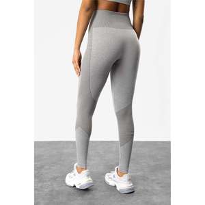 Collants de sport gris décontractés à taille haute avec détails côtelés et sans couture - Product Image 4