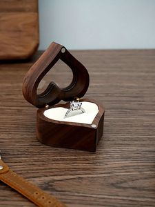 Boîte de rangement pour bagues en bois massif |   Finition artisanale raffinée |   Vente en gros directe d'usine - Product Image 2