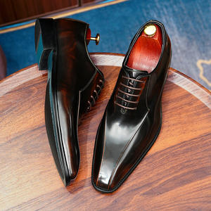 Chaussures habillées brodées avec un motif unique et une semelle antidérapante, chaussures habillées pour hommes, chaussures en cuir - Product Image 3