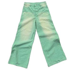 Designs élégants et flashy, spécialement conçus pour les fashionistas modernes à la recherche de pantalons en jean ornés de strass de qualité. - Product Image 1