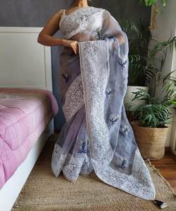 Magnifique Saree en georgette noire pour femme avec un design imprimé fantaisie et un look exclusif pour une fête de mariage - Product Image 5