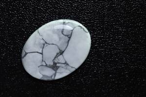 Superbe pierre précieuse naturelle Howlite dos plat lisse poli ovale coupe cabochon lâche A.A.A Grade jeu de couleur au prix de gros - Product Image 4