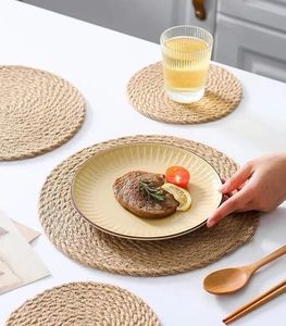 Napperons en rotin bambou durables faits à la main Design créatif pour les paramètres de table élégants pour les repas et les mariages - Product Image 6