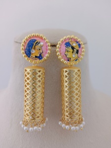 Conjunto de pendientes Royal Raga Jali, esmalte de aleación en tono dorado, pintura a mano, perlas de imitación en latón pesado, producto a granel, diseño personalizado - Product Image 2