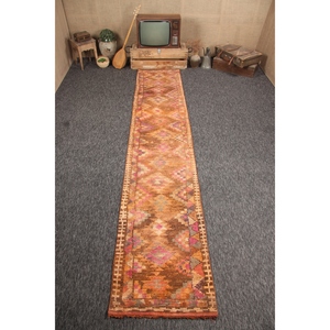 Petit tapis turc vintage 2,5x12,8 pi (75x390 cm), tapis Herki géométrique brun - Product Image 1