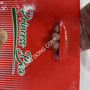 Sacs en plastique tissés en PP laminé BOPP de qualité supérieure fabriqués au Vietnam pour l'emballage d'engrais alimentaires pour animaux - Product Image 1