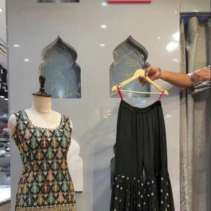 La última ropa de boda de diseñador pesado Faux Georgette Thread con bordado de secuencia Top de trabajo y Sharara Palazzo con Dupatta - Product Image 1