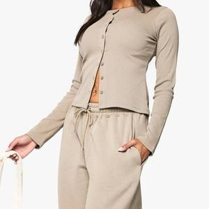 Conjunto de Dos Piezas de Algodón Acanalado para Mujer, Top de Manga Larga con Botones en la Parte Delantera, Pantalones Anchos con Cordón, Fabricación OEM - Product Image 5