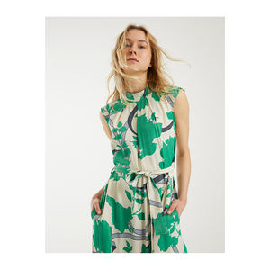 BGN ชุดเดรสผ้าซาตินลำลองพร้อมเข็มขัด ผลิตจากวิสโคส ใส่สบายและมีสไตล์ รุ่น S23D263 - Product Image 3