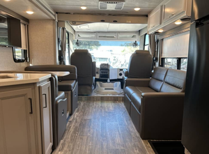รถบ้านเคลื่อนที่ Miramar 35.2 Rvs Camper Motorhomes Travel Trailer ปี 2020 2022 2023 2025 2024 ยี่ห้อ T-h-o-p-r M-o-t-o-r C-o-a-c-h - Product Image 4