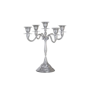 Candélabre classique en métal finition antique pour bougies utilisées dans un décor de table de fête ou un décor élégant - Product Image 5