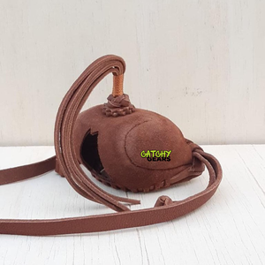 Capucha árabe de cuero genuino estilo Qatar para llamada de juego de cetrería con tirantes de cuero para cazar en Kuwait - Product Image 1