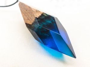 Pendentif en bois de résine époxy d'approvisionnement d'usine avec chaîne en bois de résine transparente pour les cadeaux de mariage mettant en vedette des bijoux de collier de chaîne à maillons - Product Image 2