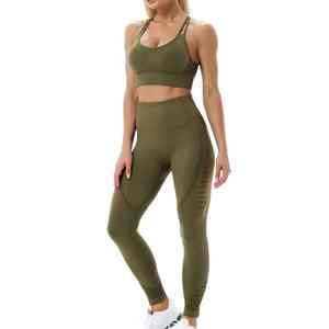 Conjunto de yoga personalizado diseñado con tela elástica que ofrece comodidad, flexibilidad y soporte para entrenamientos diarios y sesiones de fitness. - Product Image 6