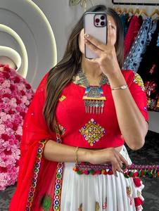 Nuevo diseñador especial de Navratri Rayon Chine Stich Work y Real Mirror Work Canvas Patta con Cancan Lehenga & Choli con Dupatta - Product Image 4