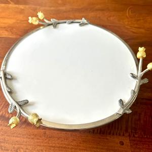 Elegante Soporte Redondo para Tartas de Metal con Diseño Minimalista, Perfecto para Tartas de Cumpleaños y Decoración de Mesa de Fiesta - Product Image 2