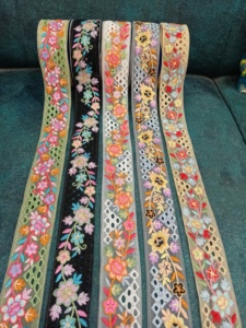 Tela de encaje bordada floral colorida vibrante y detallada Patrones intrincados ecológicos para zapatos y moda de alta gama - Product Image 3