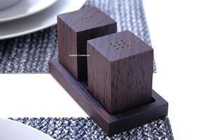 Ensemble de salières poivrières en bois rustiques faites à la main avec plateau outils d'herbes et d'épices pour la cuisine à manger utilisation de cadeaux - Product Image 3