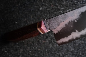 Cuchillo de chef de acero al carbono hecho a mano profesional de alta calidad con cuchillo de cocina con mango de madera rosa. - Product Image 6