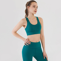 Soutien-gorge de sport léger à maintien élevé pour femme avec bretelles croisées, logo frontal, coussinets amovibles et décoration en maille